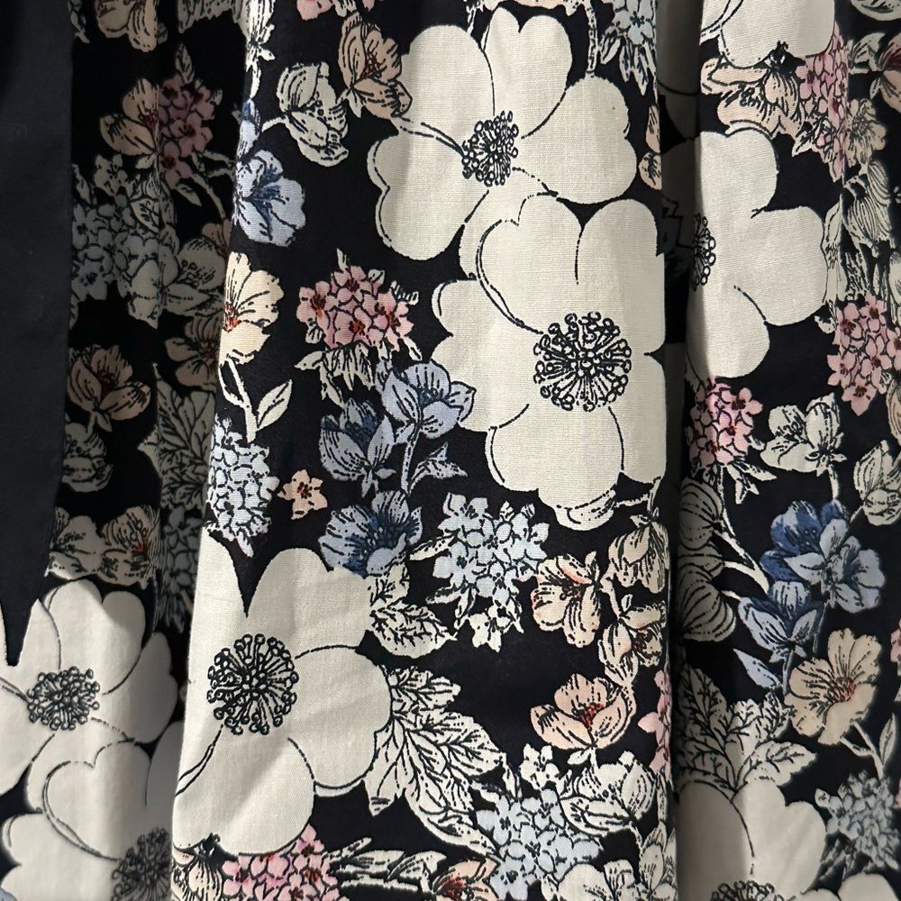 Ann Taylor Navy Floral Fully Lined Casual Skirt - Size 8 - Picture 2 of 5